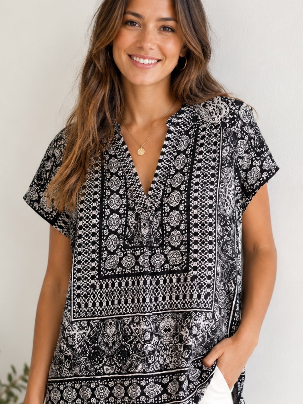 Lucky Brand Black & White Paisley Print V-Neck Short Sleeve Top M